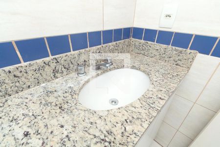 Casa de condomínio para alugar com 80m², 3 quartos e 1 vaga Casa de condomínio para alugar com 80m², 3 quartos e 1 vagaDetalhe do banheiro