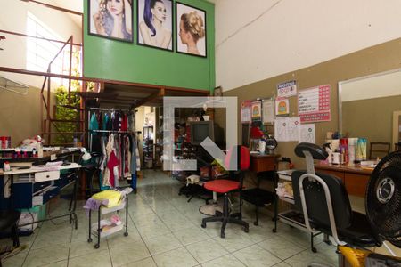 Casa à venda com 200m², 2 quartos e 6 vagas Casa à venda com 200m², 2 quartos e 6 vagasSalão 1