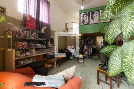 Casa à venda com 200m², 2 quartos e 6 vagas Casa à venda com 200m², 2 quartos e 6 vagasSalão 1