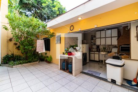 Casa à venda com 227m², 3 quartos e 4 vagas1o. Andar - Quintal