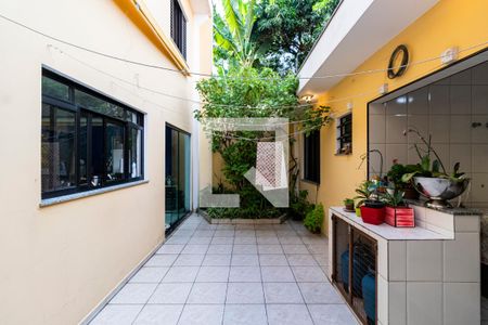 Casa à venda com 227m², 3 quartos e 4 vagas1o. Andar - Quintal