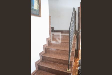 Escada de casa para alugar com 3 quartos, 160m² em São José, São Caetano do Sul