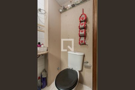 Banheiro de apartamento à venda com 2 quartos, 50m² em Rubem Berta, Porto Alegre