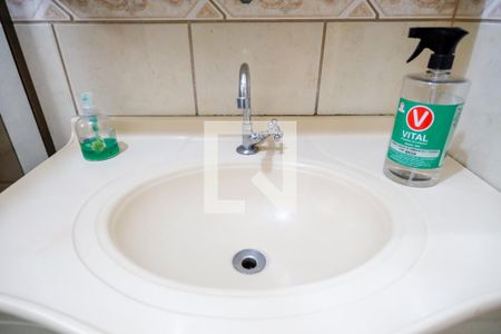 Casa à venda com 139m², 4 quartos e 2 vagas Casa à venda com 139m², 4 quartos e 2 vagasBanheiro