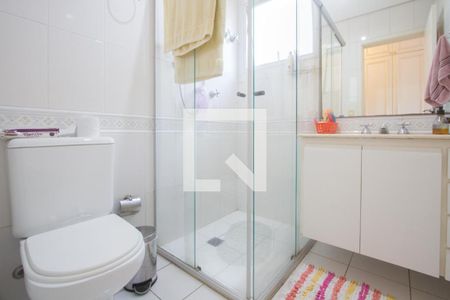 Banheiro Suíte 1 de casa de condomínio à venda com 5 quartos, 280m² em Santo Amaro, São Paulo