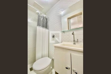 Apartamento à venda com 56m², 1 quarto e 1 vaga Apartamento à venda com 56m², 1 quarto e 1 vagaBanheiro de Serviço