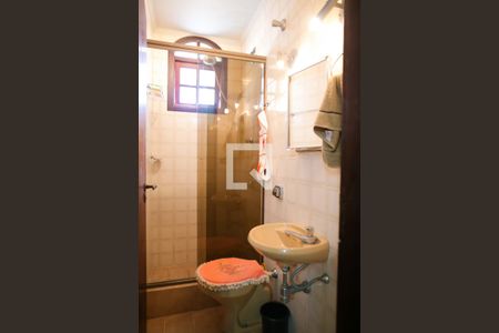 Casa à venda com 850m², 7 quartos e 8 vagasBanheiro da Suite 2 - Casa dos Fundos