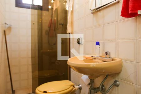 Casa à venda com 850m², 7 quartos e 8 vagasBanheiro da Suite 1 - Casa dos Fundos