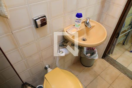 Casa à venda com 850m², 7 quartos e 8 vagasBanheiro da Suite 1 - Casa dos Fundos