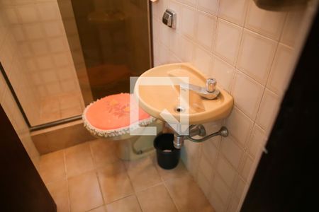 Casa à venda com 850m², 7 quartos e 8 vagasBanheiro da Suite 2 - Casa dos Fundos