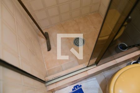 Casa à venda com 850m², 7 quartos e 8 vagasBanheiro da Suite 1 - Casa dos Fundos