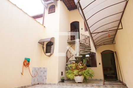 Casa à venda com 850m², 7 quartos e 8 vagasCasa dos Fundos