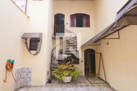 Casa à venda com 850m², 7 quartos e 8 vagasCasa dos Fundos