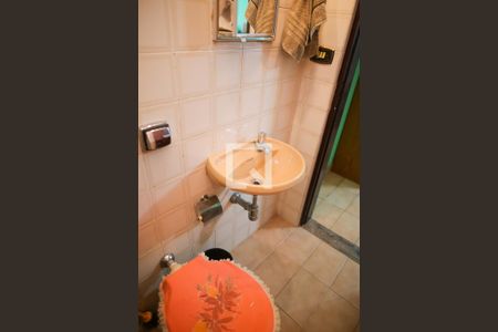 Casa à venda com 850m², 7 quartos e 8 vagasBanheiro da Suite 2 - Casa dos Fundos