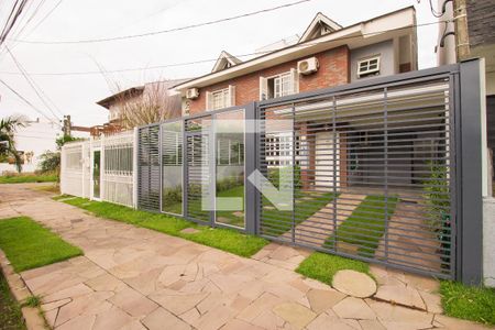 Casa para alugar com 200m², 4 quartos e 1 vaga Casa para alugar com 200m², 4 quartos e 1 vagaFachada