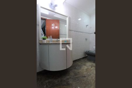 Casa à venda com 222m², 3 quartos e 4 vagasBanheiro da Área da churrasqueira e piscina