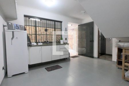 Casa à venda com 222m², 3 quartos e 4 vagasÁrea da churrasqueira e piscina