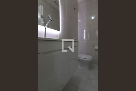 Casa à venda com 222m², 3 quartos e 4 vagasBanheiro da Suíte 2