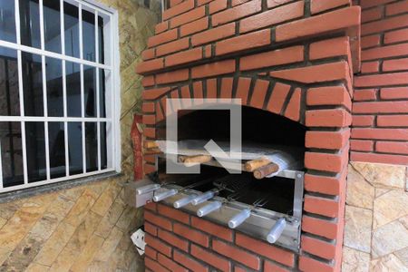 Casa à venda com 222m², 3 quartos e 4 vagasÁrea da churrasqueira e piscina