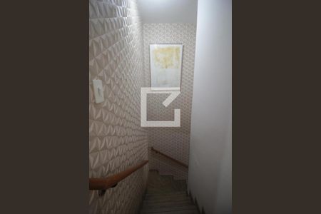 Escadas de casa à venda com 2 quartos, 90m² em Jardim Monte Alegre, Taboão da Serra