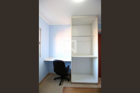 Apartamento para alugar com 85m², 3 quartos e 1 vagaQuarto 2 - Armário, mesa e cadeira de escritório