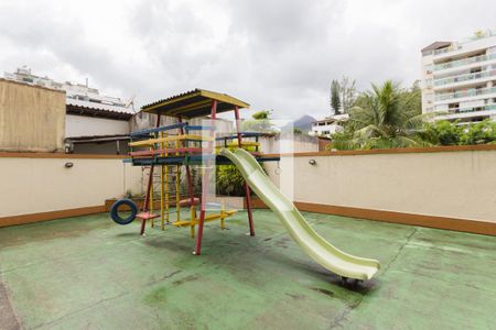 Apartamento à venda com 227m², 4 quartos e 3 vagas Apartamento à venda com 227m², 4 quartos e 3 vagasPlayground