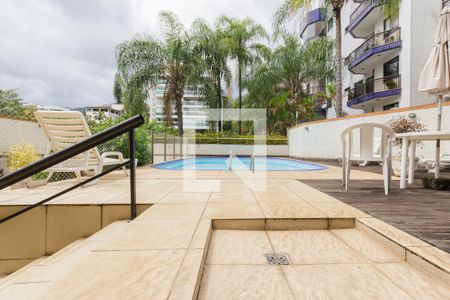 Apartamento à venda com 227m², 4 quartos e 3 vagas Apartamento à venda com 227m², 4 quartos e 3 vagasPiscina