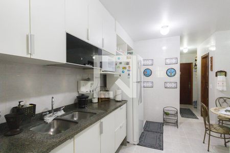 Apartamento à venda com 227m², 4 quartos e 3 vagas Apartamento à venda com 227m², 4 quartos e 3 vagasCozinha e Copa