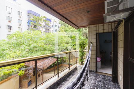 Apartamento à venda com 227m², 4 quartos e 3 vagas Apartamento à venda com 227m², 4 quartos e 3 vagasVaranda