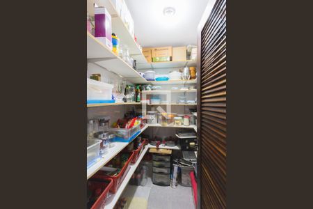 Apartamento à venda com 227m², 4 quartos e 3 vagas Apartamento à venda com 227m², 4 quartos e 3 vagasDespensa