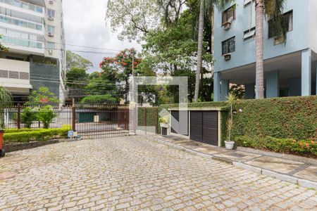 Apartamento à venda com 227m², 4 quartos e 3 vagas Apartamento à venda com 227m², 4 quartos e 3 vagasCondomínio