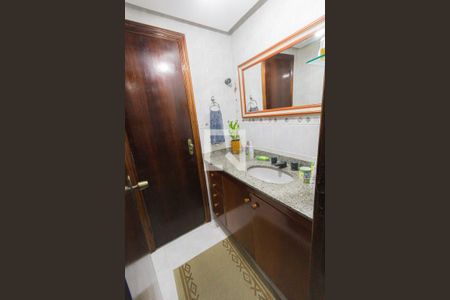 Apartamento à venda com 227m², 4 quartos e 3 vagas Apartamento à venda com 227m², 4 quartos e 3 vagasBanheiro da Suíte 3 e Suíte 4