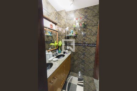 Apartamento à venda com 227m², 4 quartos e 3 vagas Apartamento à venda com 227m², 4 quartos e 3 vagasBanheiro da Suíte 2