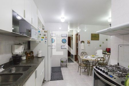 Apartamento à venda com 227m², 4 quartos e 3 vagas Apartamento à venda com 227m², 4 quartos e 3 vagasCozinha e Copa