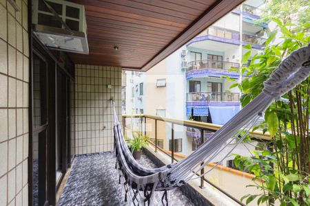 Apartamento à venda com 227m², 4 quartos e 3 vagas Apartamento à venda com 227m², 4 quartos e 3 vagasVaranda