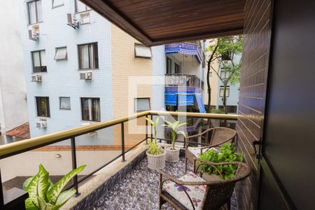 Apartamento à venda com 227m², 4 quartos e 3 vagas Apartamento à venda com 227m², 4 quartos e 3 vagasVaranda