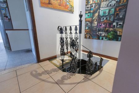 Casa para alugar com 632m², 4 quartos e 8 vagas Casa para alugar com 632m², 4 quartos e 8 vagasEscadas