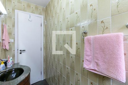 Casa à venda com 220m², 5 quartos e 4 vagasBanheiro Social 