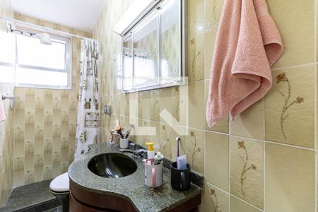 Casa à venda com 220m², 5 quartos e 4 vagasBanheiro Social 