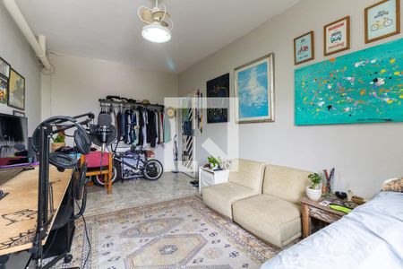 Casa à venda com 220m², 5 quartos e 4 vagasQuarto de Serviço 