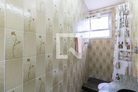 Casa à venda com 220m², 5 quartos e 4 vagasBanheiro Social 