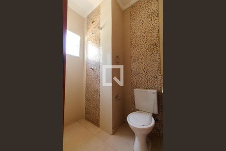 Casa de condomínio à venda com 65m², 2 quartos e 2 vagasBanheiro do quarto 1