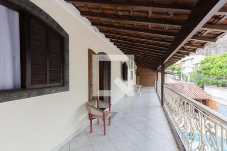 Casa de condomínio à venda com 500m², 8 quartos e 4 vagasVaranda