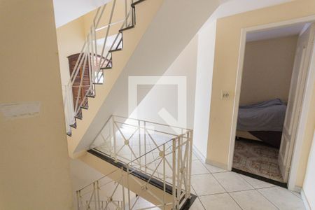 Casa de condomínio à venda com 500m², 8 quartos e 4 vagasEscadas