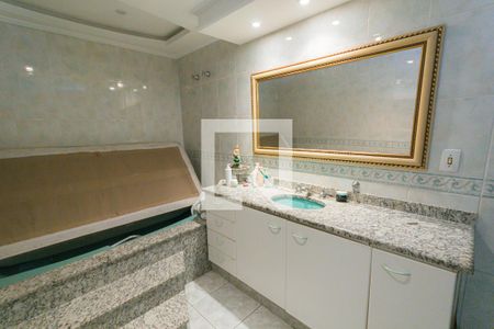 Casa de condomínio à venda com 500m², 8 quartos e 4 vagasBanheiro da Suíte 4