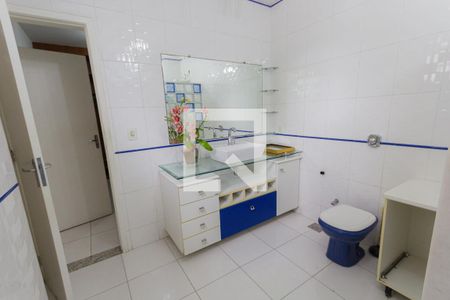 Casa de condomínio à venda com 500m², 8 quartos e 4 vagasBanheiro da Suíte 8