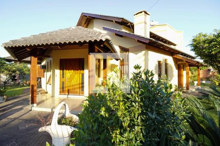 Casa à venda com 372m², 4 quartos e 2 vagasFachada