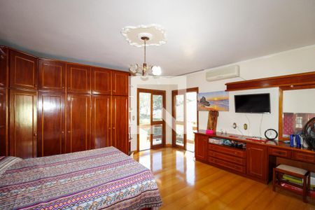 Casa à venda com 372m², 4 quartos e 2 vagasQuarto Suíte