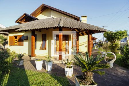 Casa à venda com 372m², 4 quartos e 2 vagasFachada