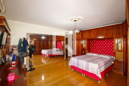 Casa à venda com 372m², 4 quartos e 2 vagasQuarto Suíte